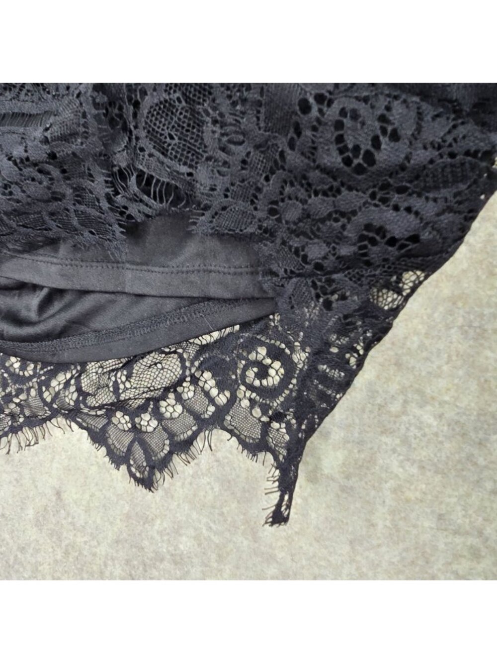 Rue21 Womens Off-The-Shoulder Black Lace Blouse Medium Fully Lined Scalloped Hem - Picture 3 of 6